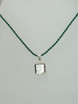 Silver 925 pendant with shell on silk cord new