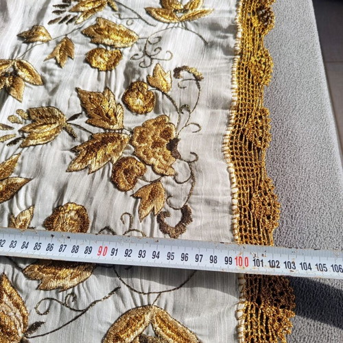Set of 3 vintage gold-embroidered linens like new