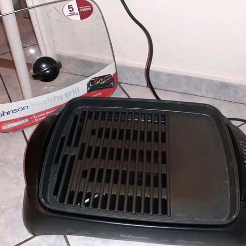 Rohnson R250 grill 2200 watt with lid and detachable parts like new