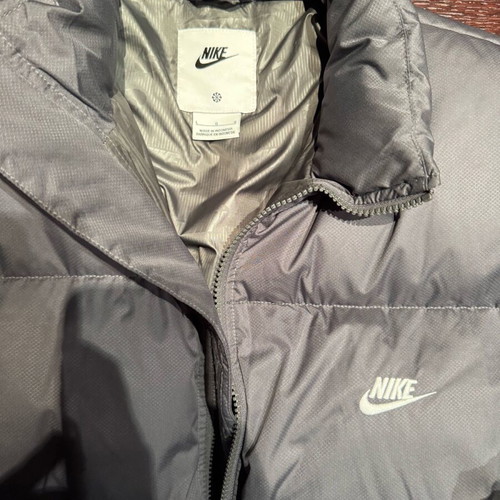 Nike Pufer Jacket Men’s like new, size Large, gray