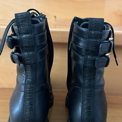 Steve Madden black leather boots like new, size 37