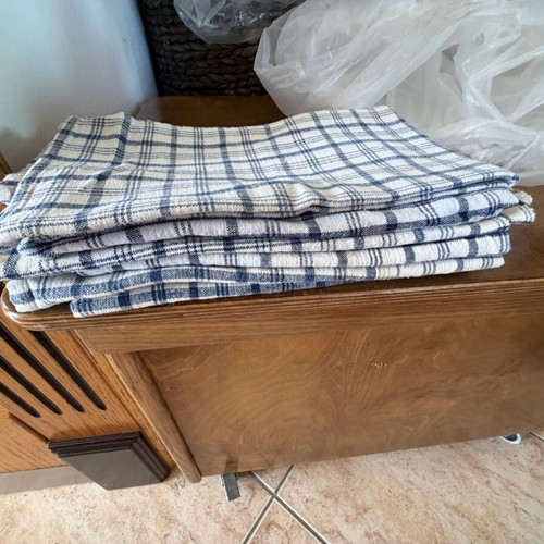 Handmade vintage tablecloth and 7 napkins used, 100% cotton