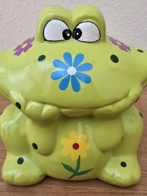 Frog-shaped piggy bank like new, 10 cm height
