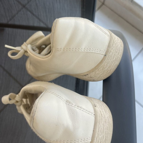 Unisex Athletic Shoes Size 41 White Like New