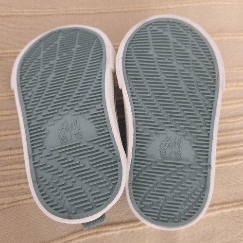 H&M baby shoes for boys size 18-19, beige and green