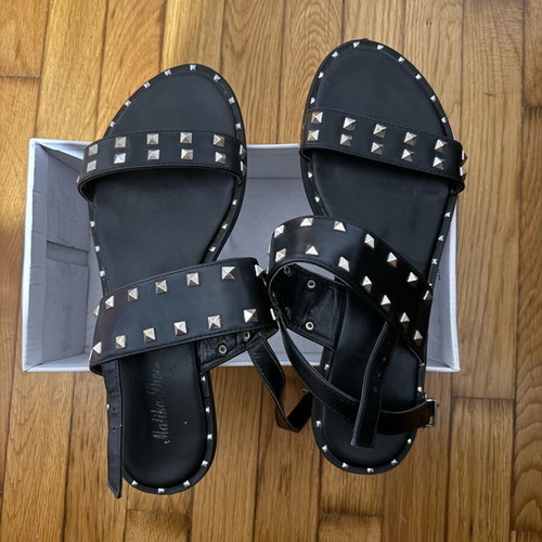 Sandals used with studs, size 40, black