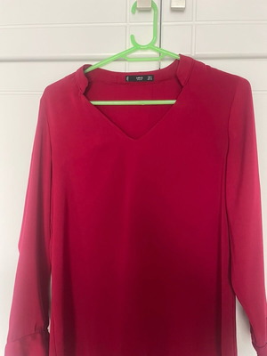 Mango women's blouse with V-neck like new, red