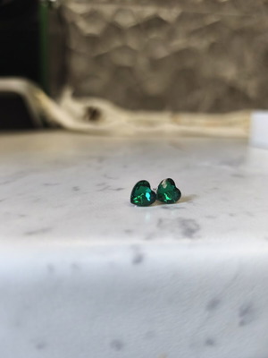 Heart earrings with green stone like new