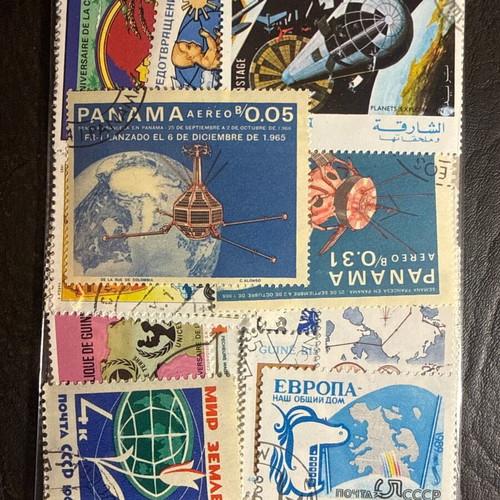 Lot of 50 space-themed stamps new