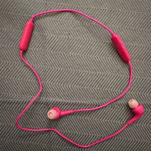 I Luv Bluetooth Earbuds like new