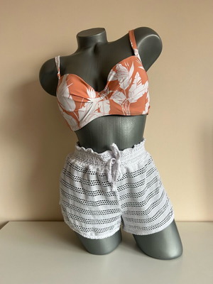 Roxy swimsuit and white shorts new set size M