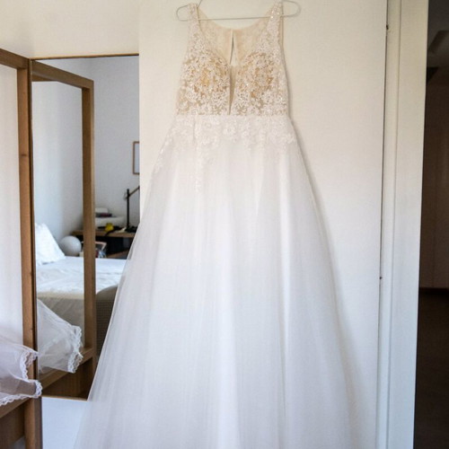 Wedding dress like new, size M, white