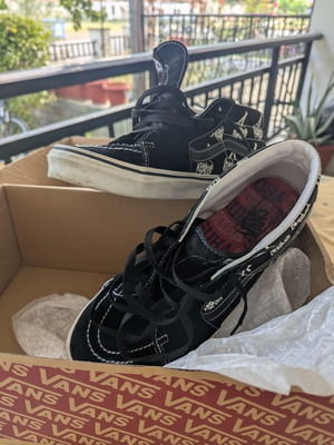 Vans Sk8-Mid Skull Cherry sneakers size 43, black and white