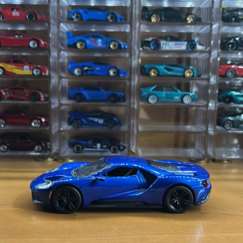 Burago 2017 Ford GT 1/32 scale like new