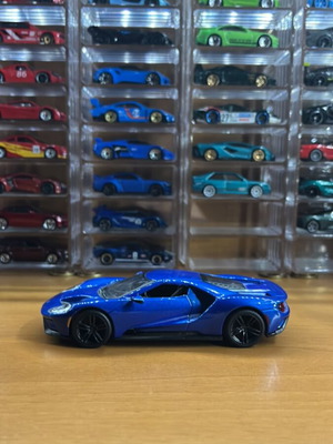 Burago 2017 Ford GT 1/32 scale like new