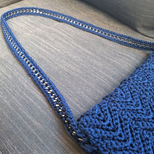 Handmade blue knitted shoulder bag used with silver chain