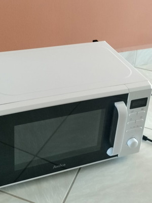 Amica microwave oven like new, white with timer and clock