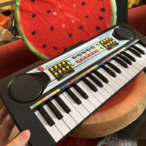 Children's electronic keyboard 37 keys like new
