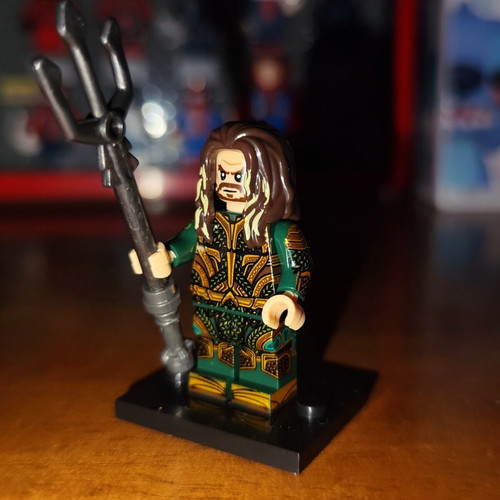 Aquaman DCEU minifigure like new with accessories