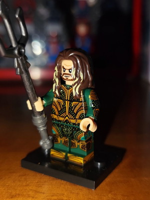 Aquaman DCEU minifigure like new with accessories
