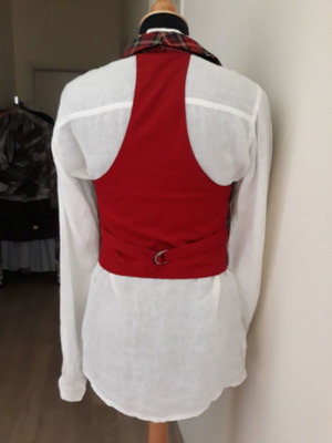 Women's wool vest like new, red checkered, size S