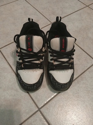 Heelys παπούτσια μεταχειρισμένα μέγεθος 38 μαύρο και άσπρο