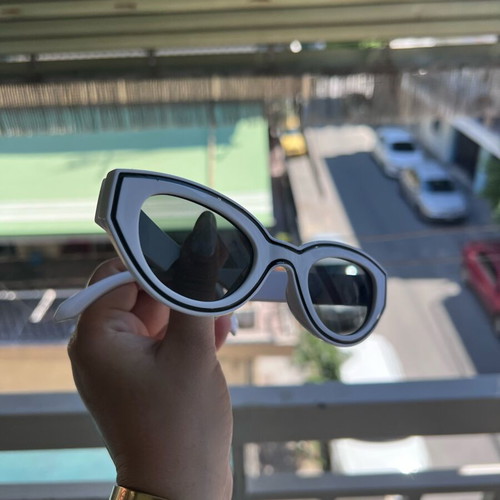 Y2K Cat Eye Sunglasses like new, white with black detail