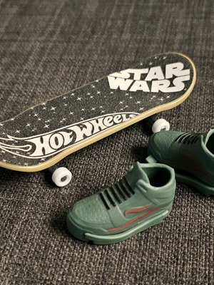 Hot Wheels Fingerboard Star Wars like new