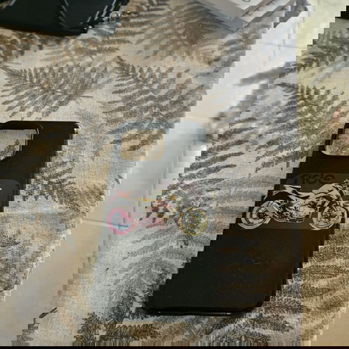 Θήκες iPhone 15 Pro Max σαν καινούργιες, 9 τεμάχια με powerbank και τζαμάκια Spigen