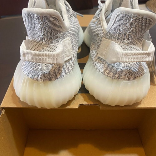 Yeezy Boost 350 V2 Static sneaker new, size 39 1/3