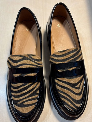 Women's zebra print moccasins size 40 like new