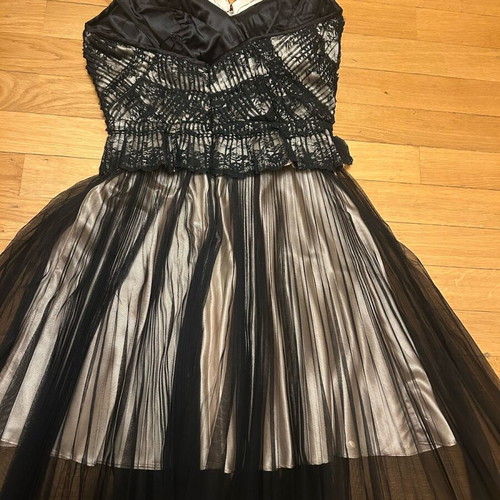 Lussile knee-length dress with cross back and lace like new, black