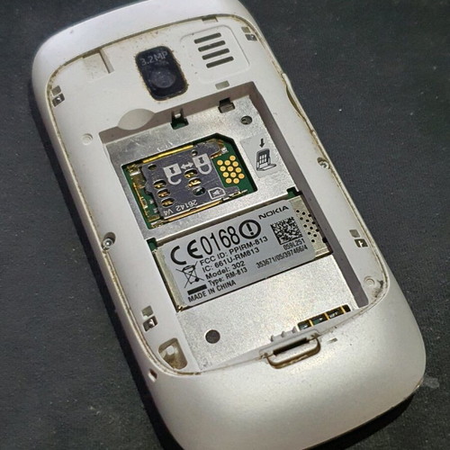 Nokia Asha 302 RM-813 used parts with broken screen and SIM slot