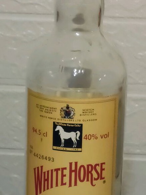 White Horse Whisky collectible bottle like new 94.5cl