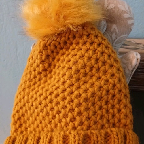 Stamion women's knit hat with pom pom mustard new