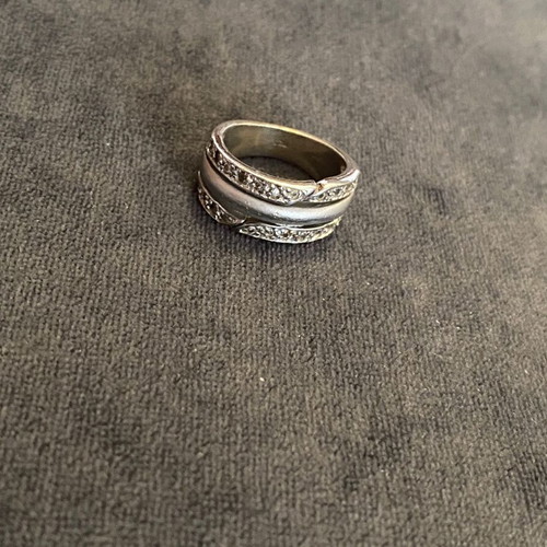 Silver ring with nice design, size 16-16.5, 7g, 925 stamp, like new