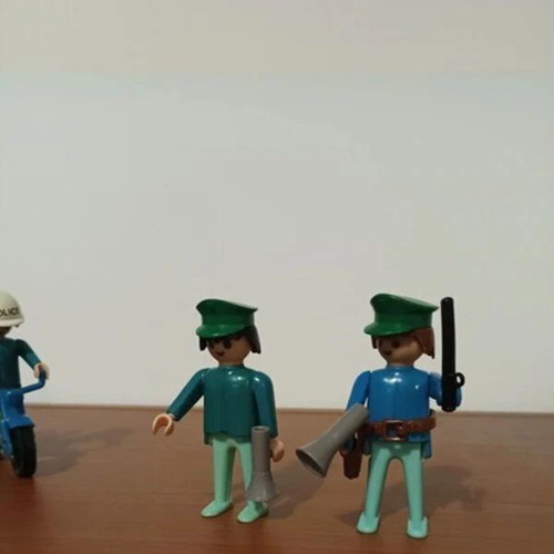 Playmobil Police Set used, old edition with 5 figures gift