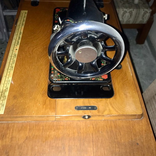 Dalia sewing machine like new