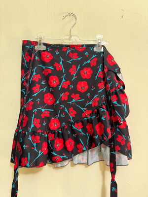 Museclo floral skirt new, size S/M, black and red