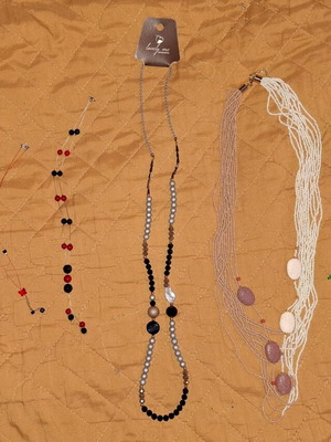 Set of 5 necklaces like new, boho, minimal and chic style