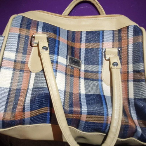 Checked Handbag like new, beige shade