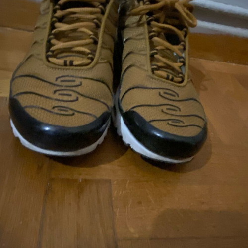 Nike Air Max Plus athletic shoes used, size 42.5, black and gold