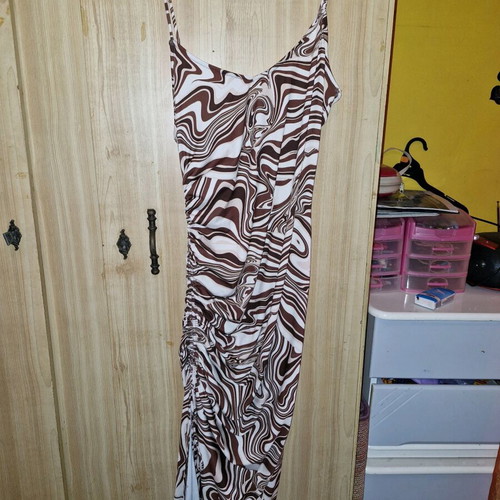 Bershka dress like new, size L, white and brown with slit
