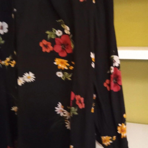 Strativarius long floral shirt like new, size L