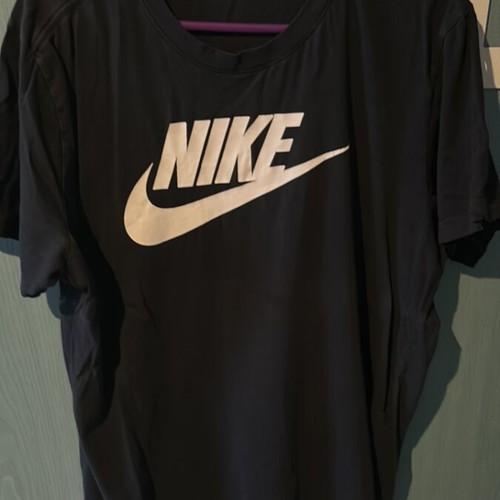 Nike T-shirt black size L like new with logo