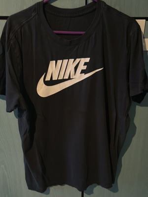 Nike T-shirt μαύρο μέγεθος L σαν καινούργιο με λογότυπο