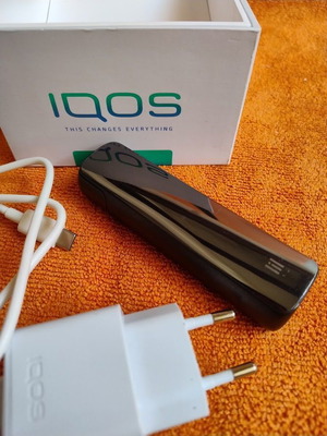 IQOS lil solid used with charger and USB cable