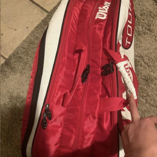 Wilson tennis bag like new with multiple compartments