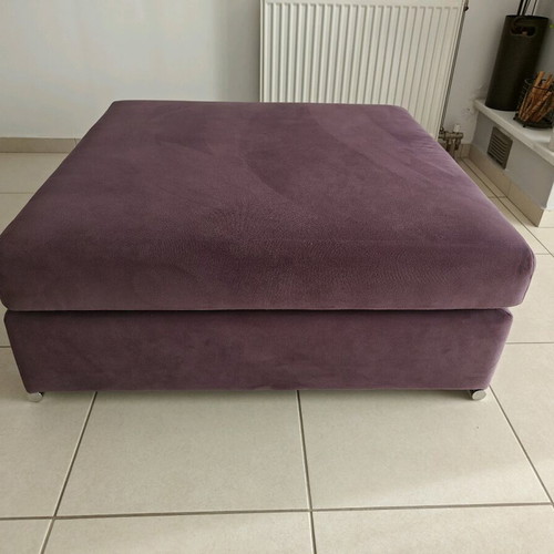 Living room stool like new, purple with 4 metal legs