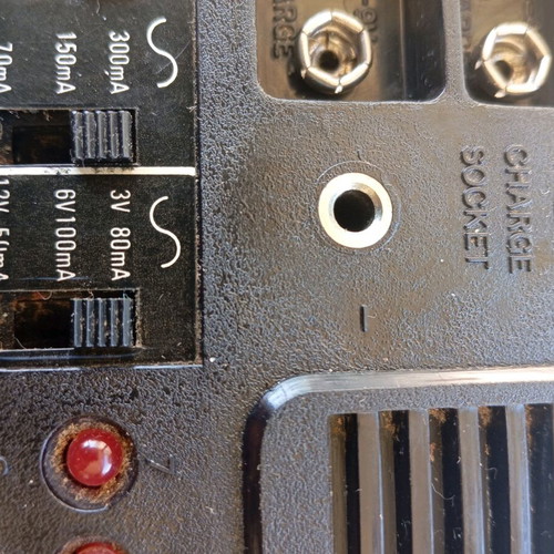 Battery charger old from the 80s like new